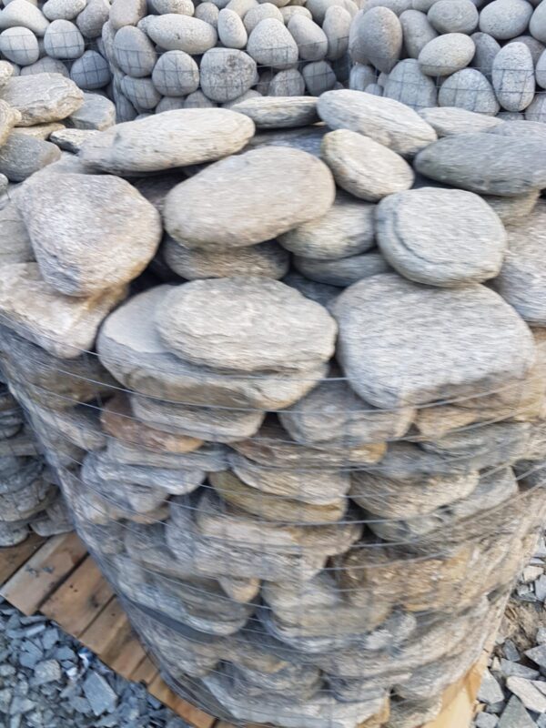 Речни плоски камъни